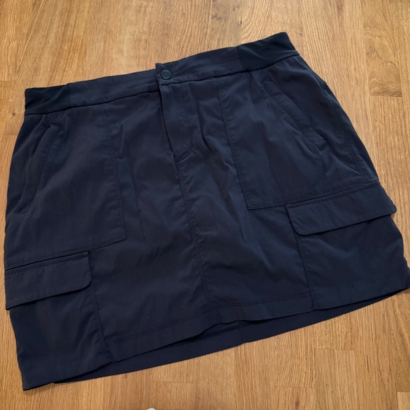 Athleta Pants - Athleta 14 Black Trekkie 2.0 Cargo Athletic Outdoor Hiking Skirt Skort